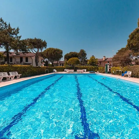 Spacious House For 6 With Pool And Garden *
