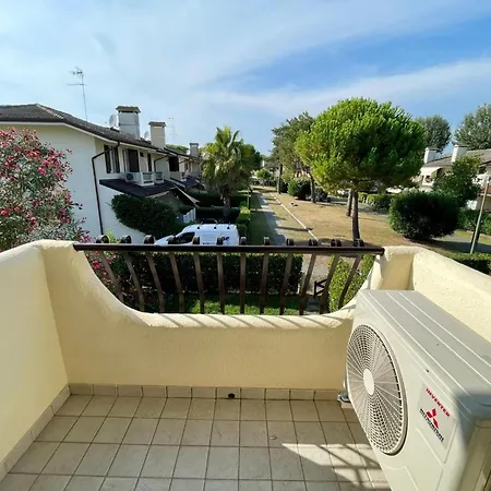 Spacious House For 6 With Pool And Garden * Porto Santa Margherita di Caorle
