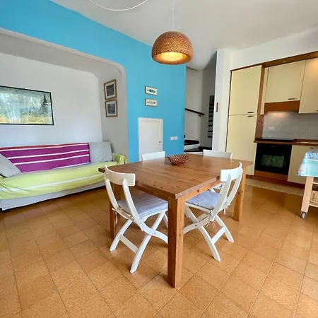 Villa Spacious House For 6 With Pool And Garden