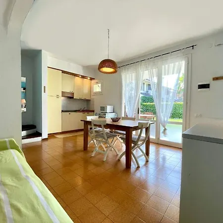 Colorful House With Pool And Garden *